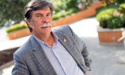 Javier Urra: «una buena educación minimiza los riesgos en Internet»