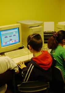 Niños con ordenadores