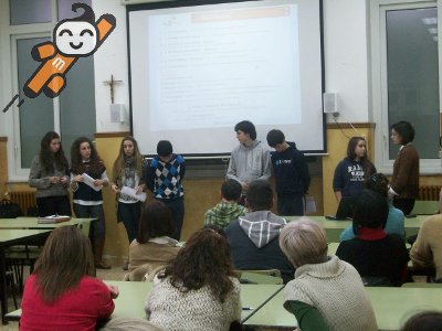 Foto del encuentro entre los cibermanagers y padres y madres en el Colegio Sta. María
