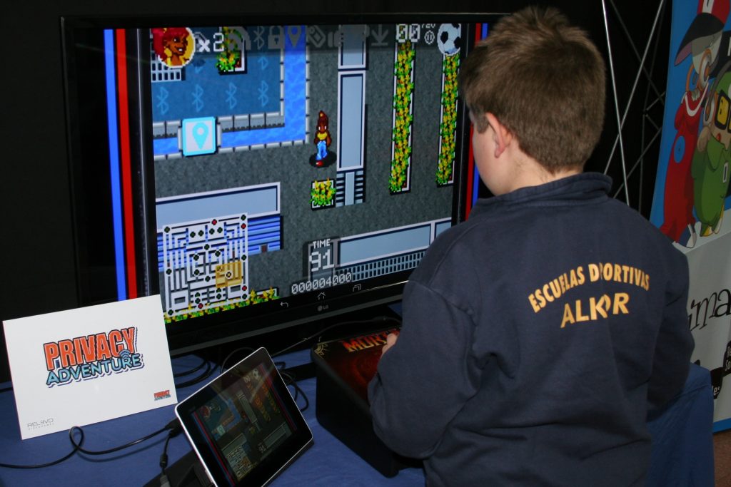 Mando-arcade-privacy-videojuegos-pantallas-amigas-educacion-entretenimiento