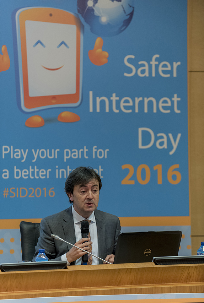 Safer_Internet_Day_Día_de_la_Internet_segura_PantallasAmigas_Jorge_Flores_plano1