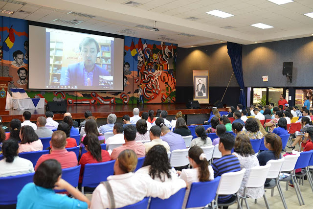 Jorge Flores - director de PantallasAmigas - durante su ponencia en el III Foro Internet Seguro celebrado en Nicaragua