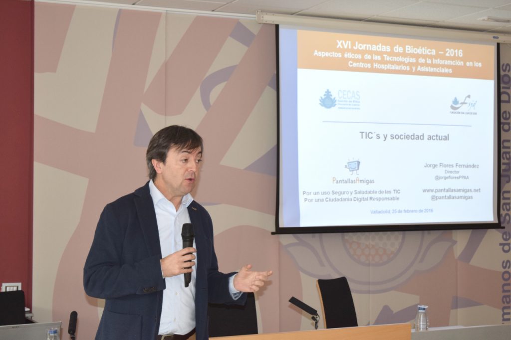 Jorge Flores durante exposición sobre TICs y la sociedad actual en Jornadas de Bioética Valladolid