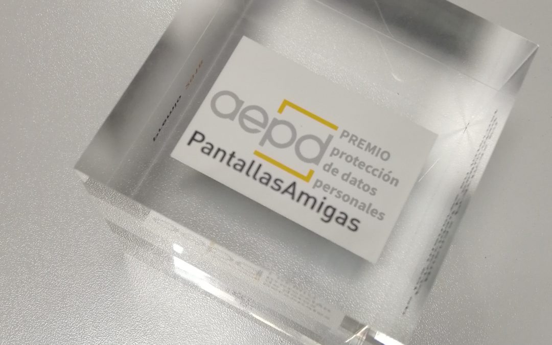 La AEPD otorga a PantallasAmigas el premio de «Buenas prácticas educativas en privacidad y protección de datos para un uso seguro de internet»