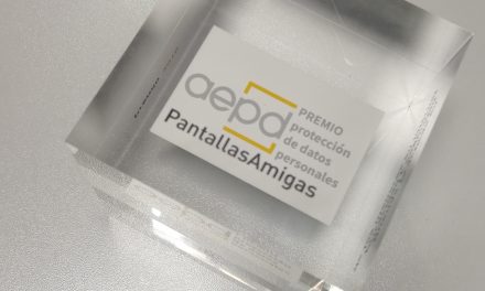 La AEPD otorga a PantallasAmigas el premio de «Buenas prácticas educativas en privacidad y protección de datos para un uso seguro de internet»
