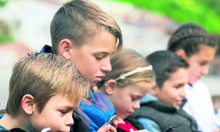 Jorge Flores ofrece en El Correo consejos para prevenir la adicción al móvil en la infancia