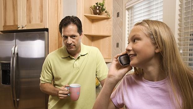 «Hay que ayudar a las familias a comprender bien cómo es internet, qué factores estimulan los riesgos y cómo prevenirlos» en ABC