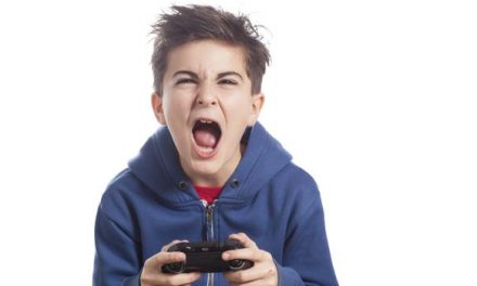 «Los padres deben supervisar y limitar el tiempo para evitar que sus hijos terminen «enganchados» a los videojuegos» – ABC