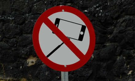 Self(d)ie: ¿deben las autoridades europeas declararle la guerra al ‘selfie’ restringiendo su uso?