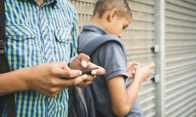 Educación y diálogo en el hogar para lograr un uso reflexivo de los adolescentes en Internet