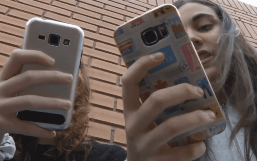 El 77% de los adolescentes de 1º de ESO cree que las personas de su edad usan en exceso el móvil