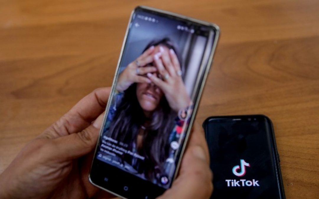 TikTok aumenta por defecto la privacidad de las cuentas de menores y endurece sus reglas sobre las bromas y el acoso