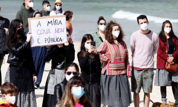 La grabación a varias mujeres orinando en la calle abre el debate del derecho a la intimidad en la vía pública