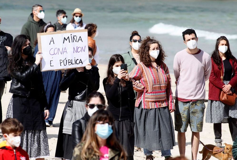 La grabación a varias mujeres orinando en la calle abre el debate del derecho a la intimidad en la vía pública