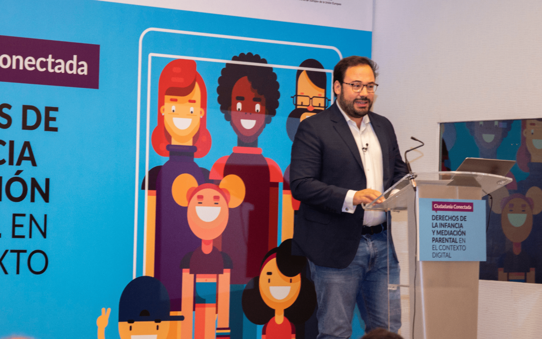 Miguel Escassi expone las nuevas políticas y herramientas de Google para menores de edad durante la Jornada Ciudadanía Conectada