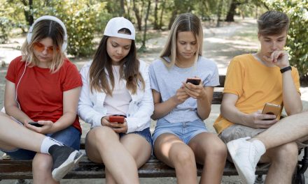 ‘Adolescencia libre de móvil’, el movimiento de familias para retrasar el primer smartphone