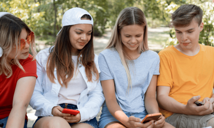 La presión digital disminuye el apoyo social y eleva la depresión