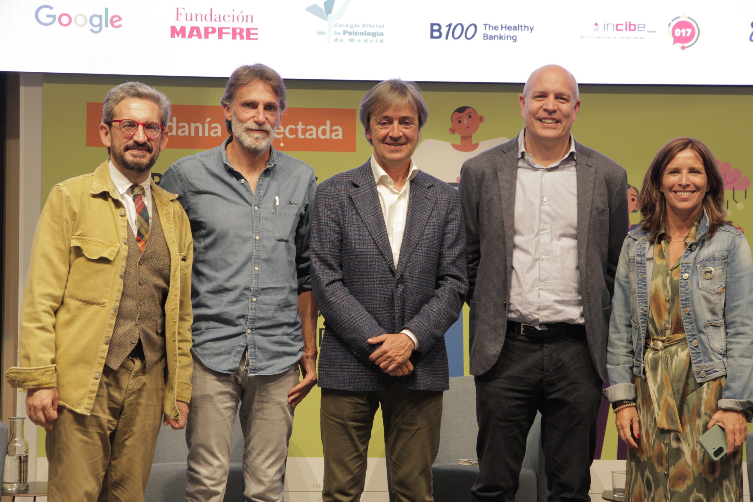 Daniel Restrepo, Director de Acción Social de Fundación Mapfre, Daniel Rodríguez de Blas, técnico del Equipo de Estudios de Cáritas Española, Jorge Flores, Director y fundador de PantallasAmigas, Víctor Sánchez, CEO y Fundador de Smile and Learn y Begoña Escobar, Responsable de empleo, diversidad y proyectos Tech de la Fundación Alex Rivera Daniel Restrepo, Director de Acción Social de Fundación Mapfre, Daniel Rodríguez de Blas, técnico del Equipo de Estudios de Cáritas Española, Jorge Flores, Director y fundador de PantallasAmigas, Víctor Sánchez, CEO y Fundador de Smile and Learn y Begoña Escobar, Responsable de empleo, diversidad y proyectos Tech de la Fundación Alex Rivera